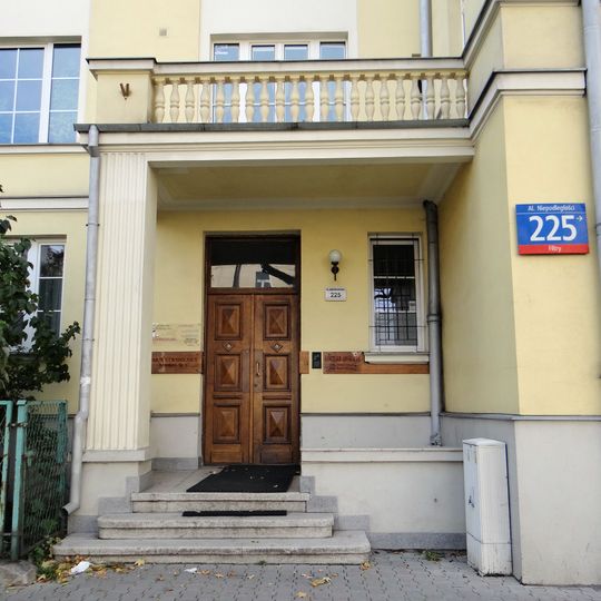 Dom przy alei Niepodległości 225