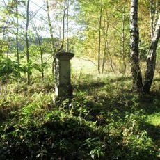 Kříž jižně od Zahrádky u rozcestí