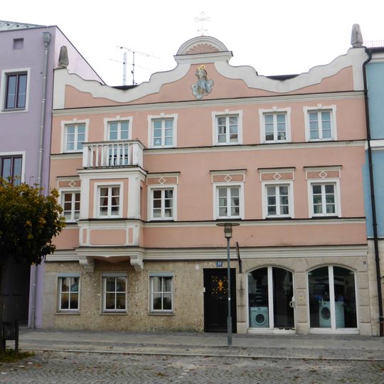 Wohn- und Geschäftshaus