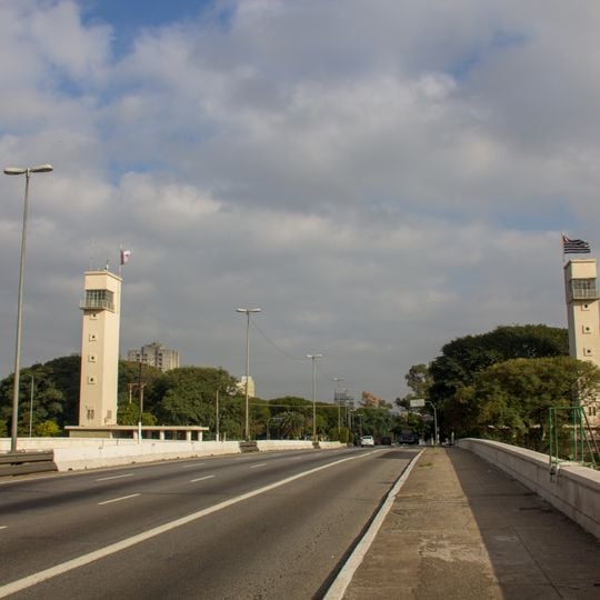 Ponte das Bandeiras