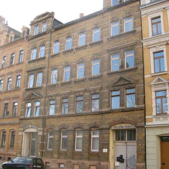 Mietshaus mit Laden in geschlossener Bebauung mit Rückgebäuden im Hof Reinhardtstraße 9