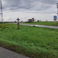 Kříž v křižovatce severovýchodně od Maloviček