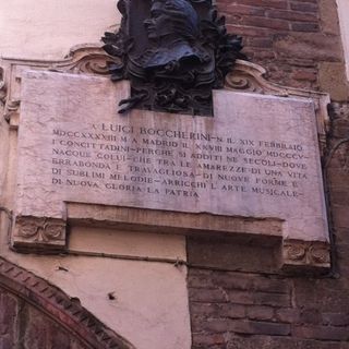 Commemorative plaque to Luigi Boccherini, Lucca