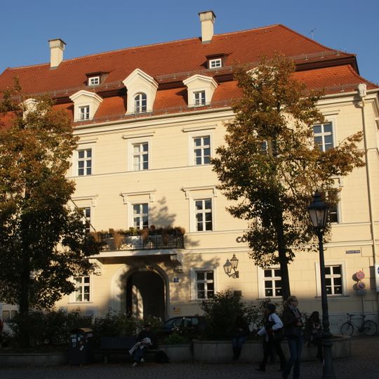 Wohn- und Geschäftshaus, ehemals Prüfeninger Hof