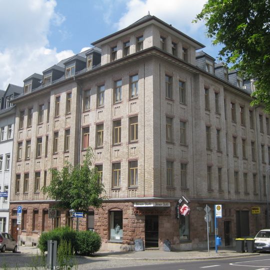 Mietshaus in geschlossener Bebauung in Ecklage Zietenstraße 71