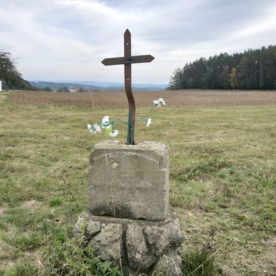 Kříž nad Brodeslavami u křižovatky