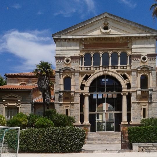 Bâtiment de l'école Anatole-France de Hyères