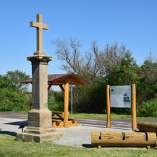 Boží muka u silnice jižně od Lažan