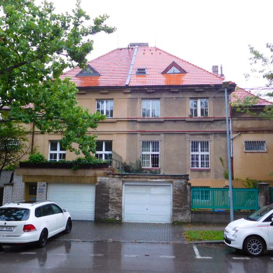 Dvojdům Cukrovarnická čp. 433 a 434