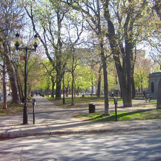 Vespasienne du Carré Saint-Louis