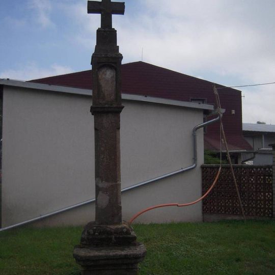 Kříž jihovýchodně od kostela sv. Prokopa ve Svémyslicích