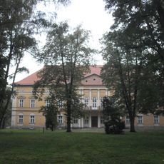 Zespół pałacowy, Biskupska 2 w Radłowie