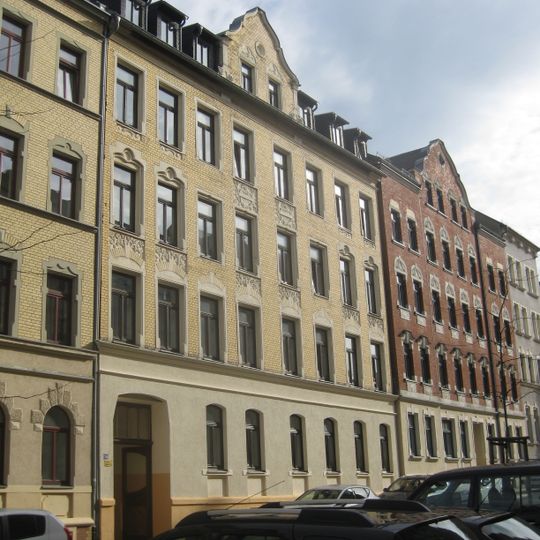 Mietshaus in geschlossener Bebauung Tschaikowskistraße 74