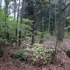 Kříž severně od Bezděkova v lesíku