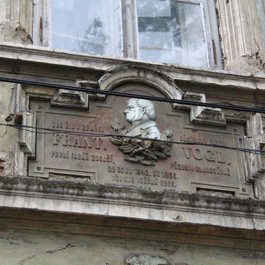 Pamětní deska pátera Frant. Vogla v Obecnici