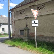 Kříž v Tasnovicích u křižovatky