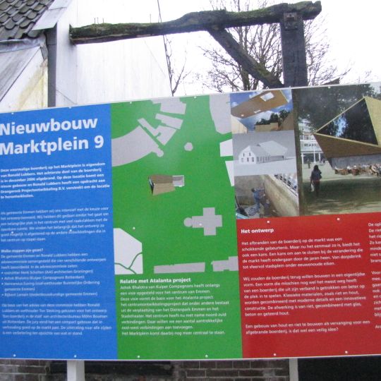 Boerderij met woondeel onder met pannen gedekt wolfsdak en met riet gedekt staldeel