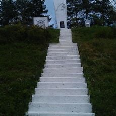 Место, где героически сражался отряд десантников (см. Вяземская воздушно-десантная операция) и погиб экипаж бомбардировщика (Юхнов)