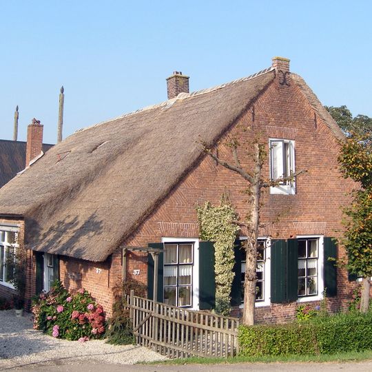 Boerderij, onder riet gedekt dak