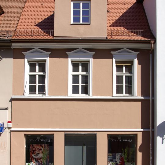 Wohn- und Geschäftshaus