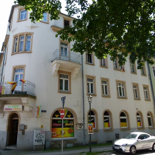 Mietshaus mit Laden in Ecklage Bischofstraße 23