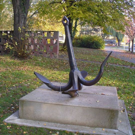 Kovová plastika Kotva v Bezručově ulici v Kolíně