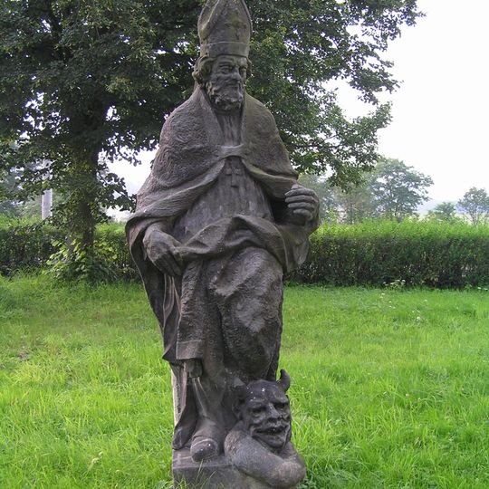 Socha svatého Prokopa u kostela ve Velkém Valtinově