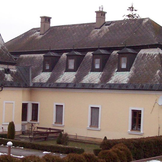 Bývalý kaštieľ, kláštor, kaštieľ