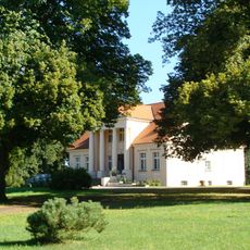 Zespół dworski w Sobiejuchach