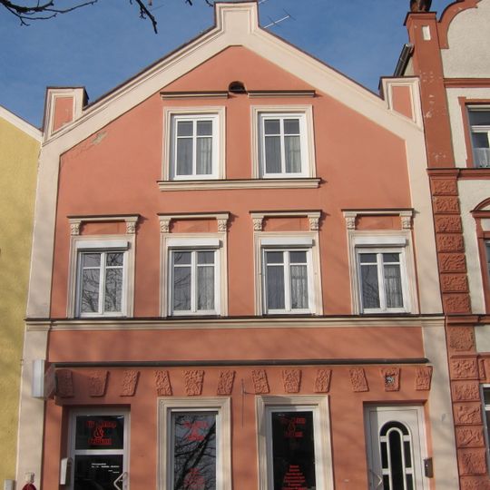 Wohn- und Geschäftshaus