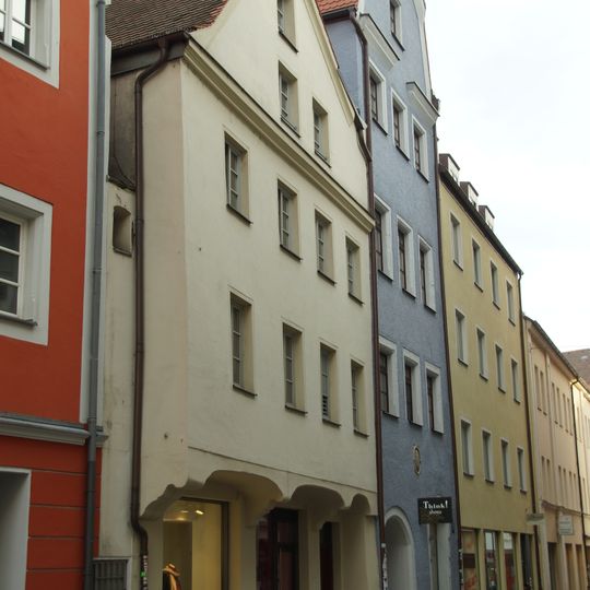 Wohn- und Geschäftshaus