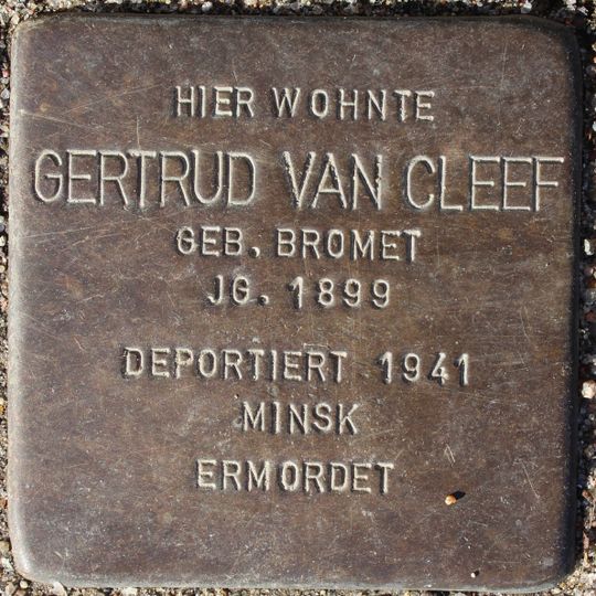 Stolperstein en memoria de Gertrud van Cleef