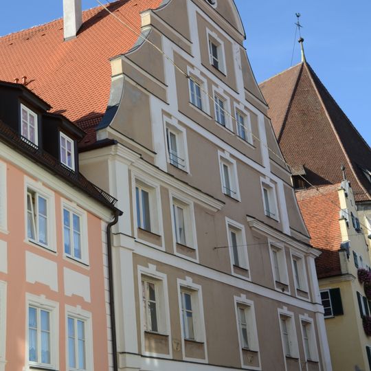 Wohn- und Geschäftshaus