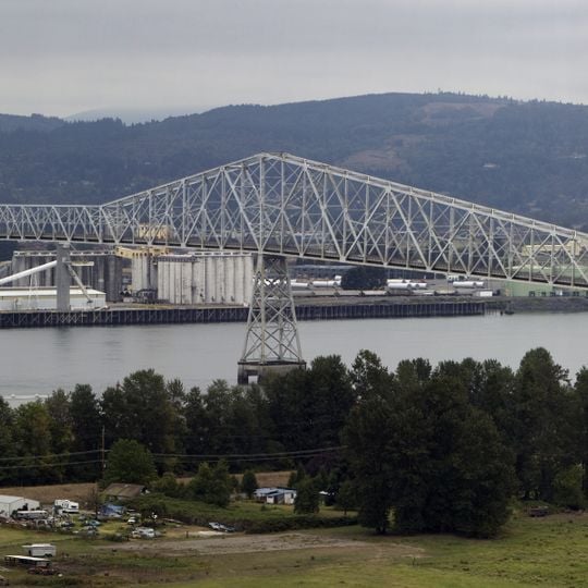 Puente Lewis y Clark