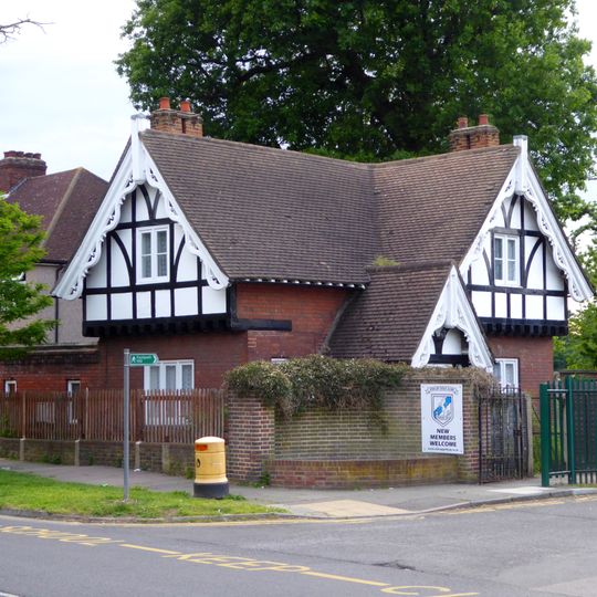 Lodge To Hurstmere School