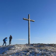 Kovový kříž na vrcholu Radobýlu