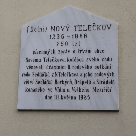 Pamětní deska 750 let Nového Telečkova