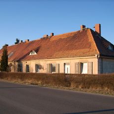 Eisenbahner-Wohnhaus (mit vier Hausnummern) Dorfstraße 9, 10, 11, 12