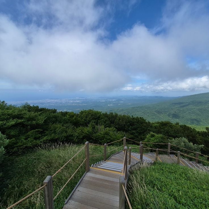 Eoseungsaengak Trail