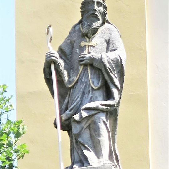 Socha svatého Vojtěcha u schodiště ke kostelu v Růžové