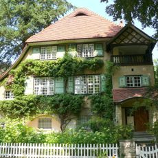 Burgunder Straße 8
