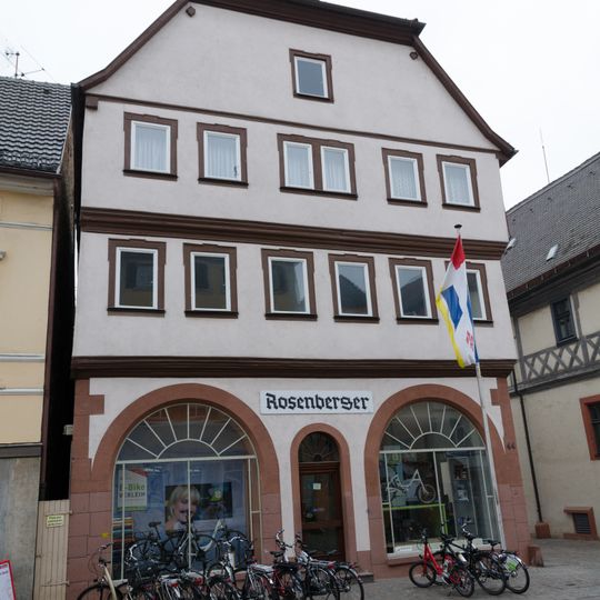 Wohn- und Geschäftshaus