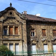 Vila so záhradou, vila