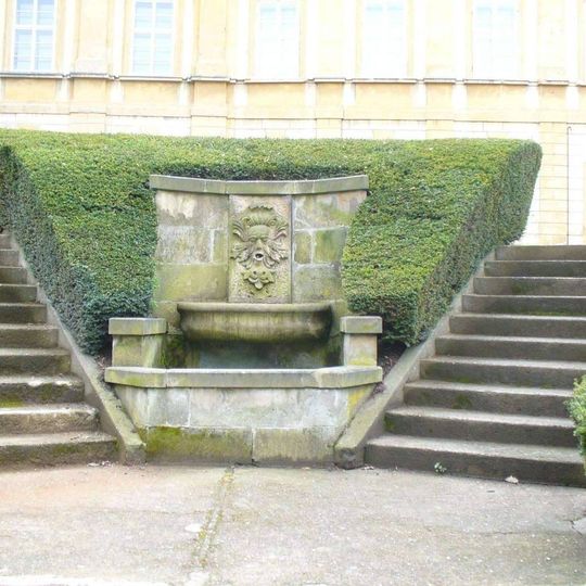 Kašna na terase u zámku v Duchcově