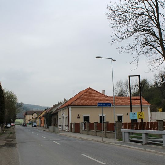 Most ulice Na Krétě přes Hýskovský potok