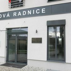 Pamětní deska Jana Skály na budově Nové radnice v Turnově