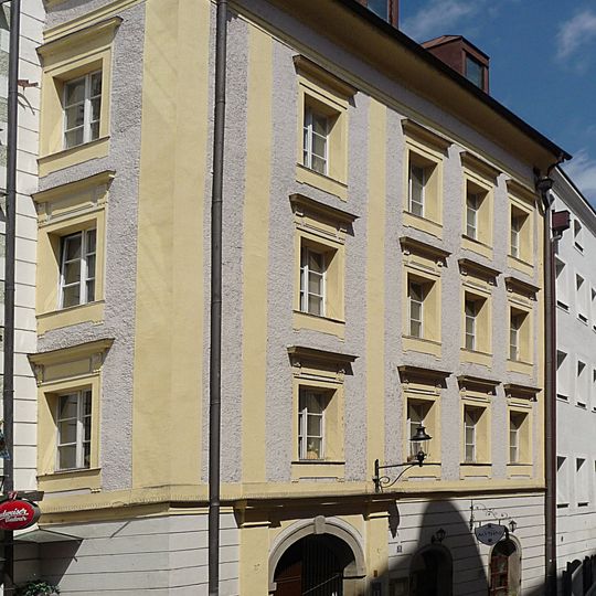 Wohn- und Geschäftshaus