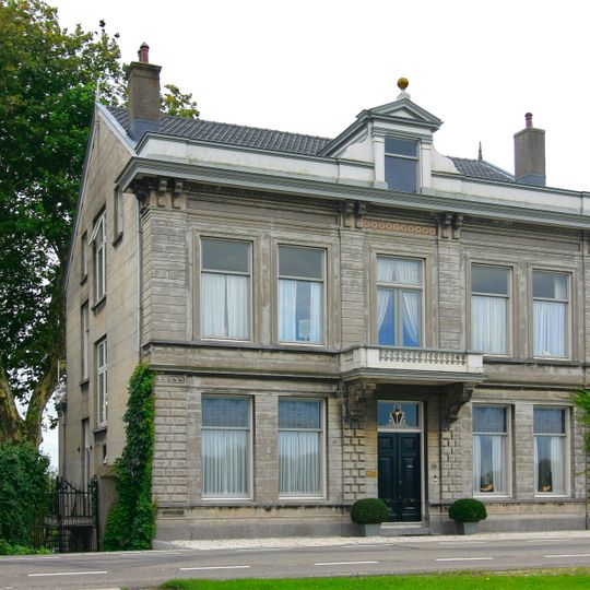 IJsseldijk-West 35, Ouderkerk aan den IJssel