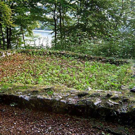 Wallanlagen, mittelbronzezeitliches Hügelgräberfeld und römischer Burgus auf dem Kürnberg