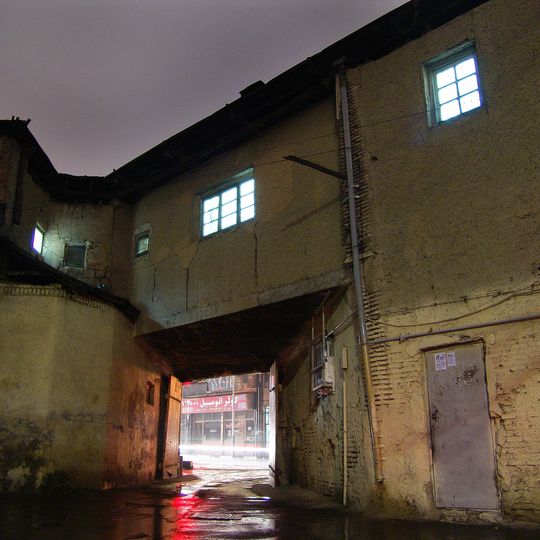 ساختمان‌های خیابان فخرآباد